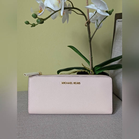 BNWY MK bag and wristlet - Picture 8 of 11